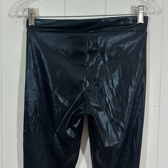 NWT HUE Body Gloss Moto Leggings Black Women’s Size M MSRP $58 - Picture 4 of 7